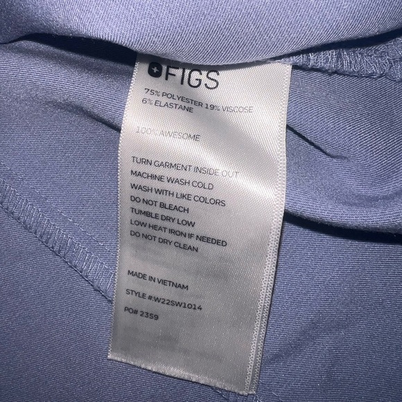 EUC Figs Technical Collection Catarina One Pocket Scrub Top Vapor Blue M - Picture 6 of 9